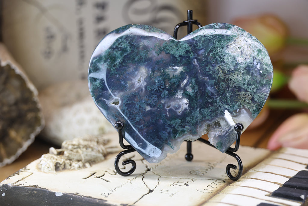 Moss Agate Heart – Scenic Landscape Crystal